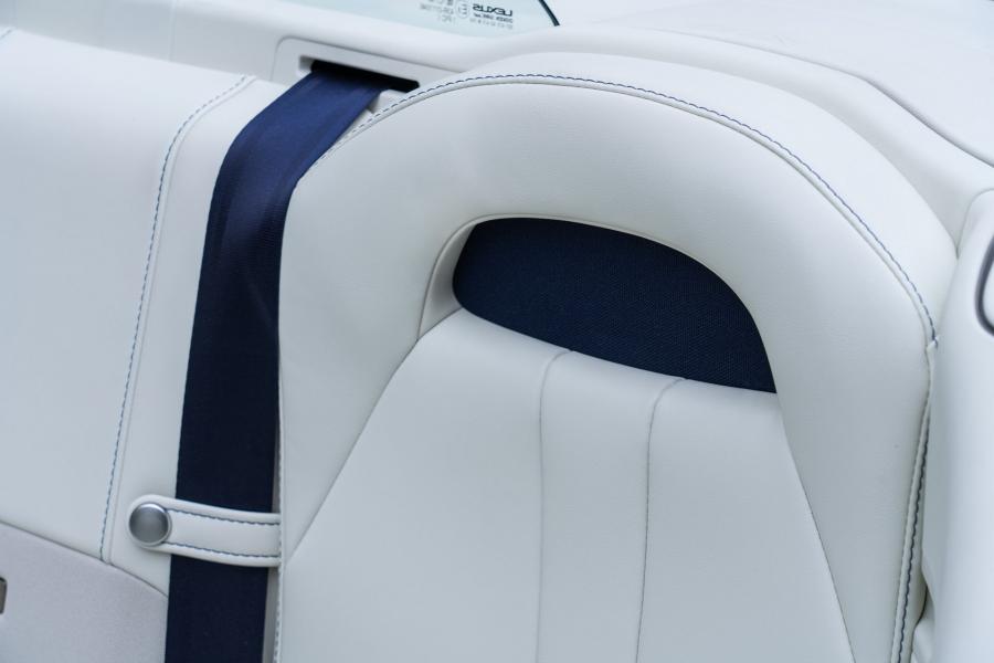 Детали интерьера Lexus LC500 Convertible Regatta Edition 2020 года  (NA) (фото 14 из 51)